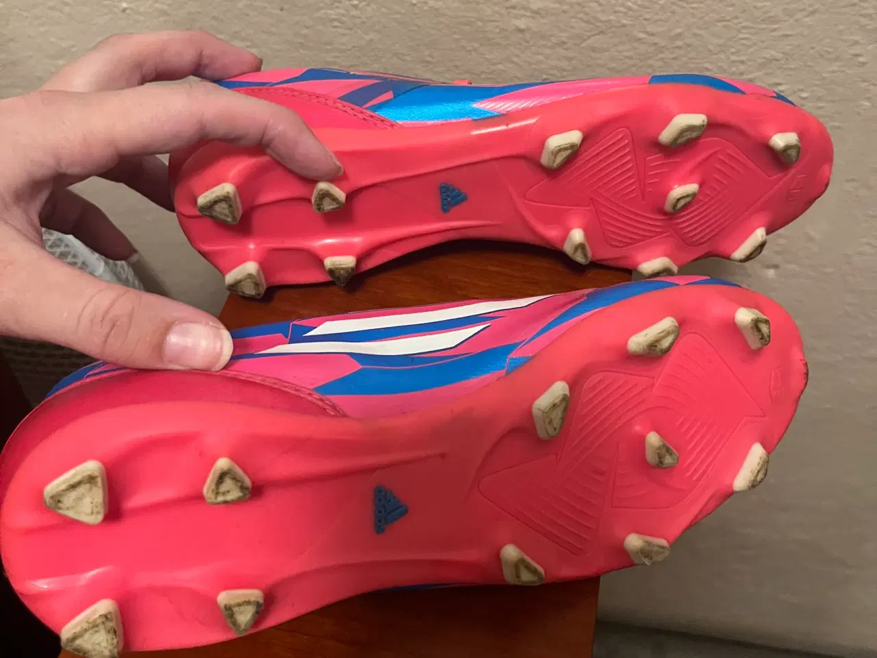 Billede 7 - Adidas fodboldstøvler som nye. 
