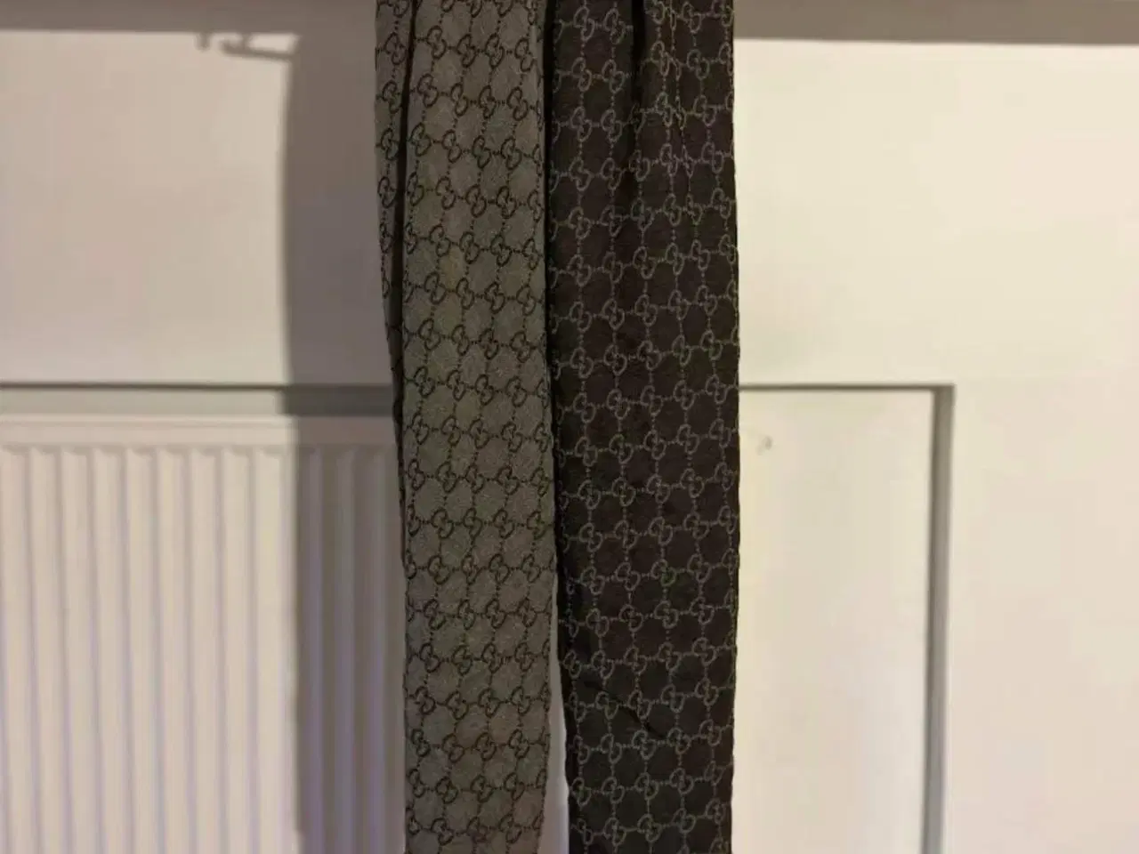 Billede 9 - Gucci tørklæde i lysegrå og mørkebrun 