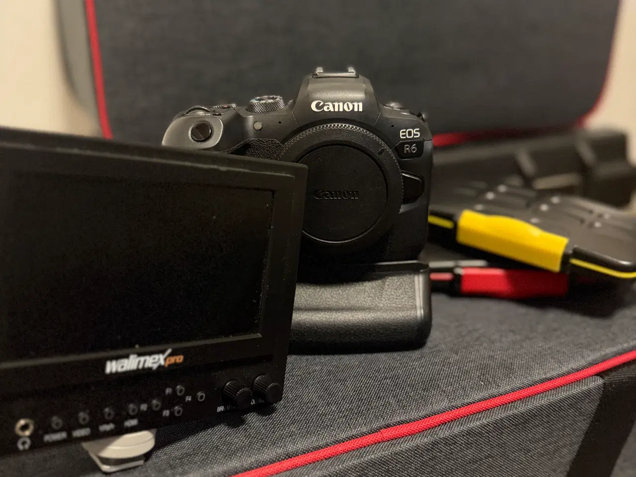 Billede 1 - Canon EOS R6 med orginal batterigreb + tilbehør