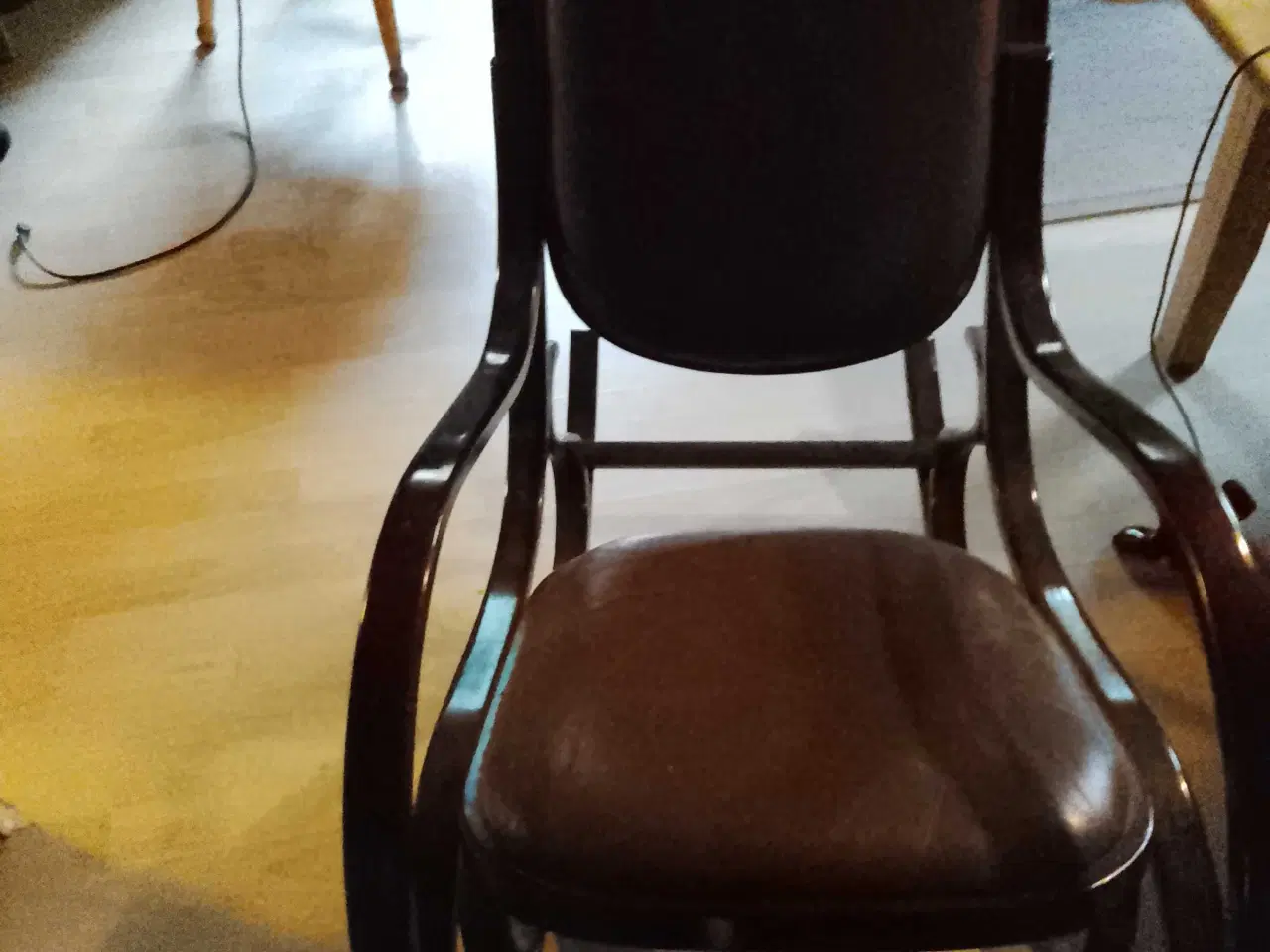 Billede 1 - Fłot og velholdt gyngestol sælges