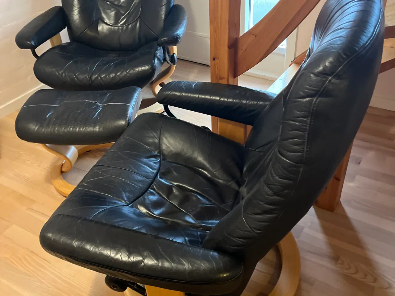Billede 2 - 2 stk. Stressless stole med fodskamler