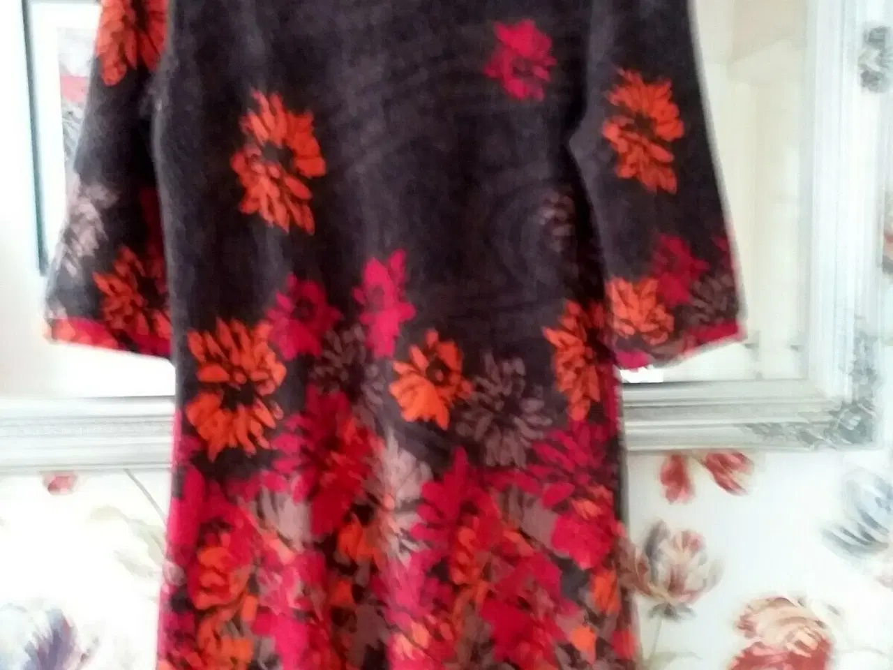Billede 1 - kjole-Izabel London, flotte farver/ Størrelse: 44