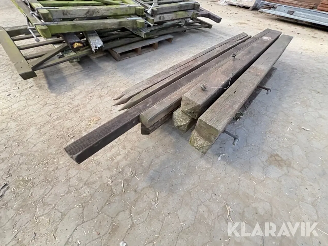 Billede 9 - Stolper og hegnslåger assorteret