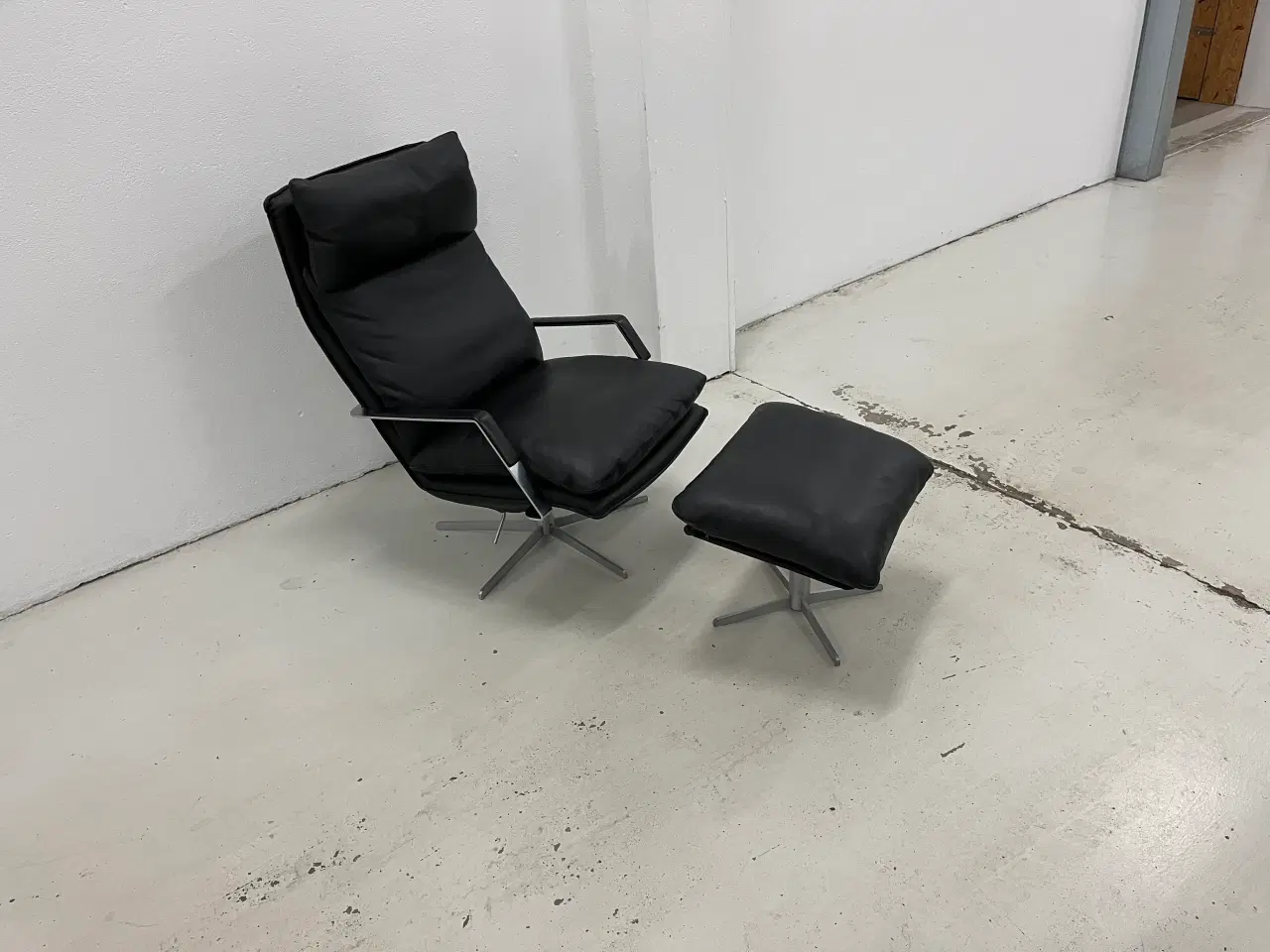 Billede 5 - Søren Lund SL330 hvilestol m/skammel i sort solid.