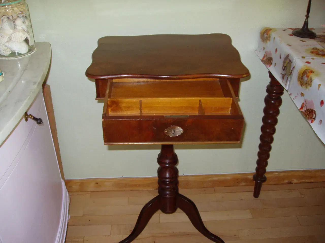 Billede 1 - Antik sybord