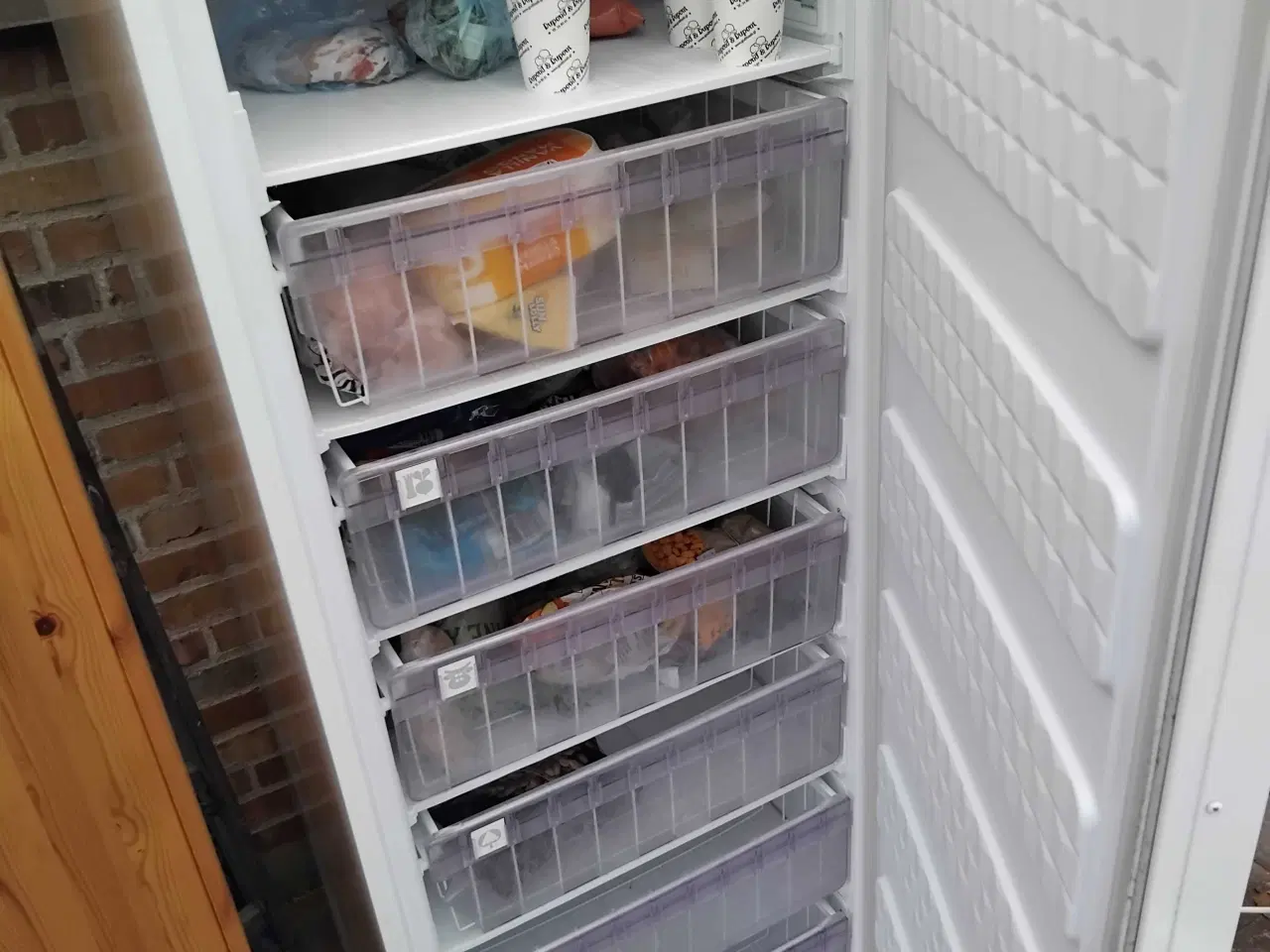 Billede 3 - Velfungerende stort fryseskab. 125kr