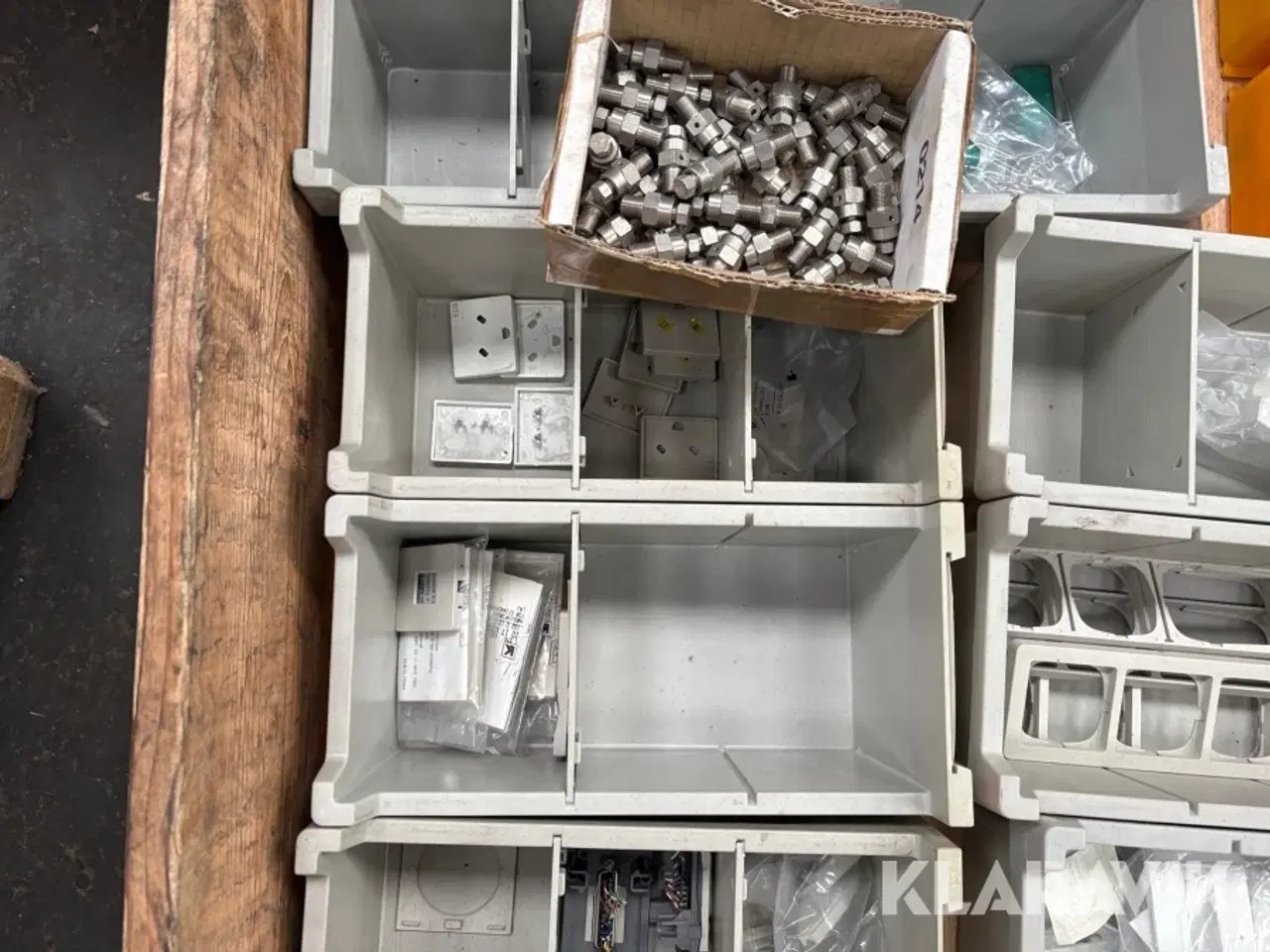 Billede 7 - Pærer og el-udstyr 3 paller