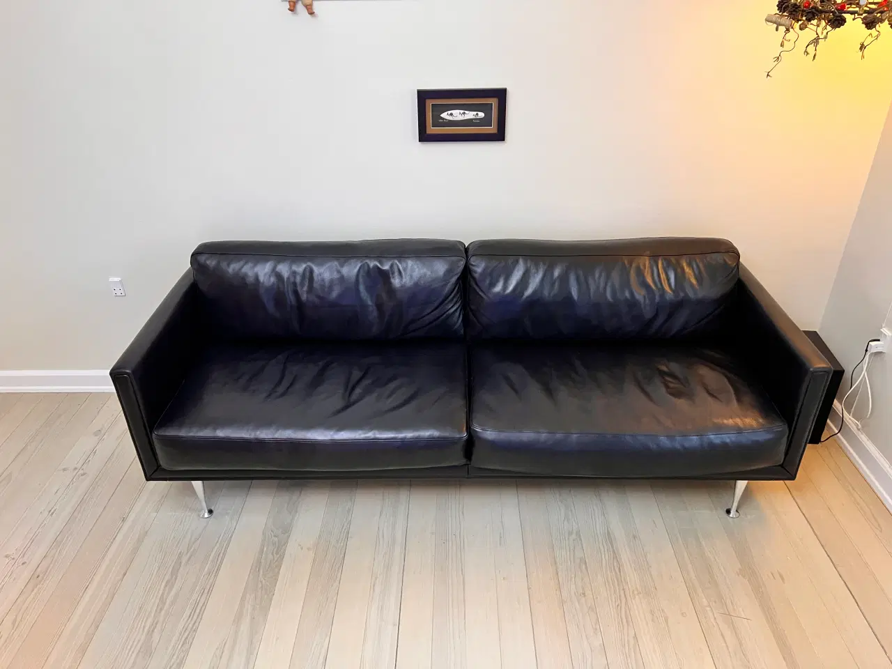 Billede 1 - Velholdt sort 3-personers lædersofa