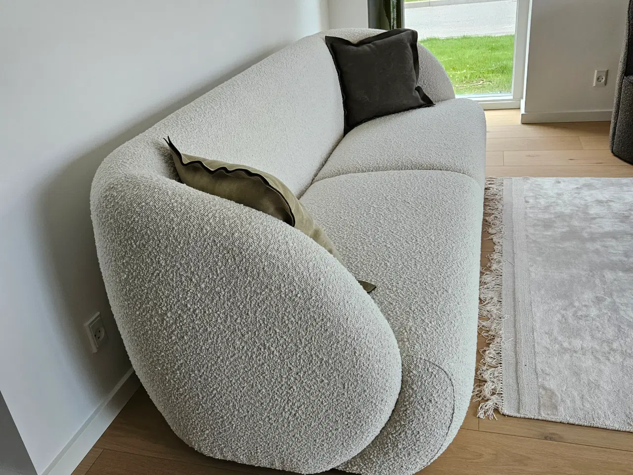 Billede 2 - Lys 3 prs. sofa med sofabord