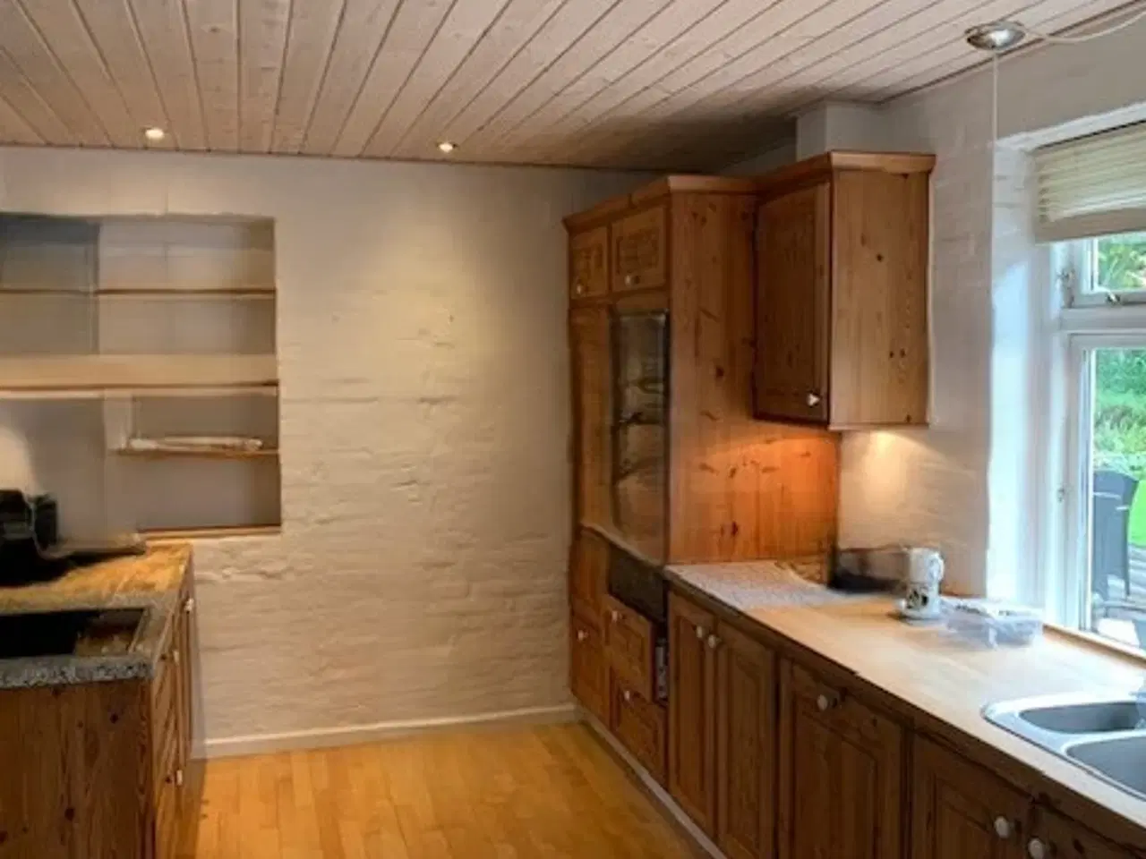 Billede 1 - Køkken Pommers fyr inkl. massiv bordplade i ask 