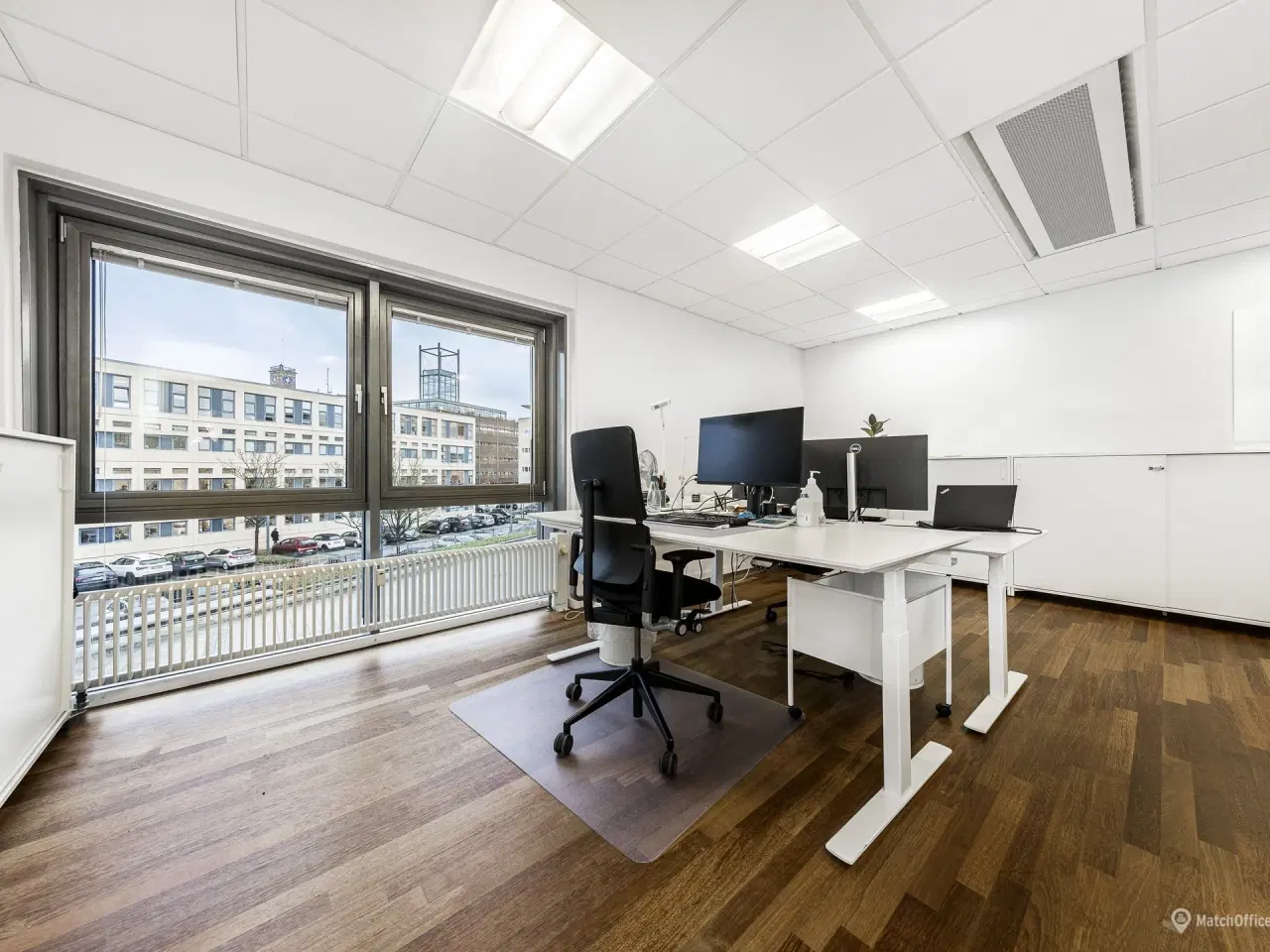 Billede 4 - Prestigefyldte kontorejendom i det eksklusive forretningsområde Tuborg Nord tæt
på Strandvejen og Øresund.