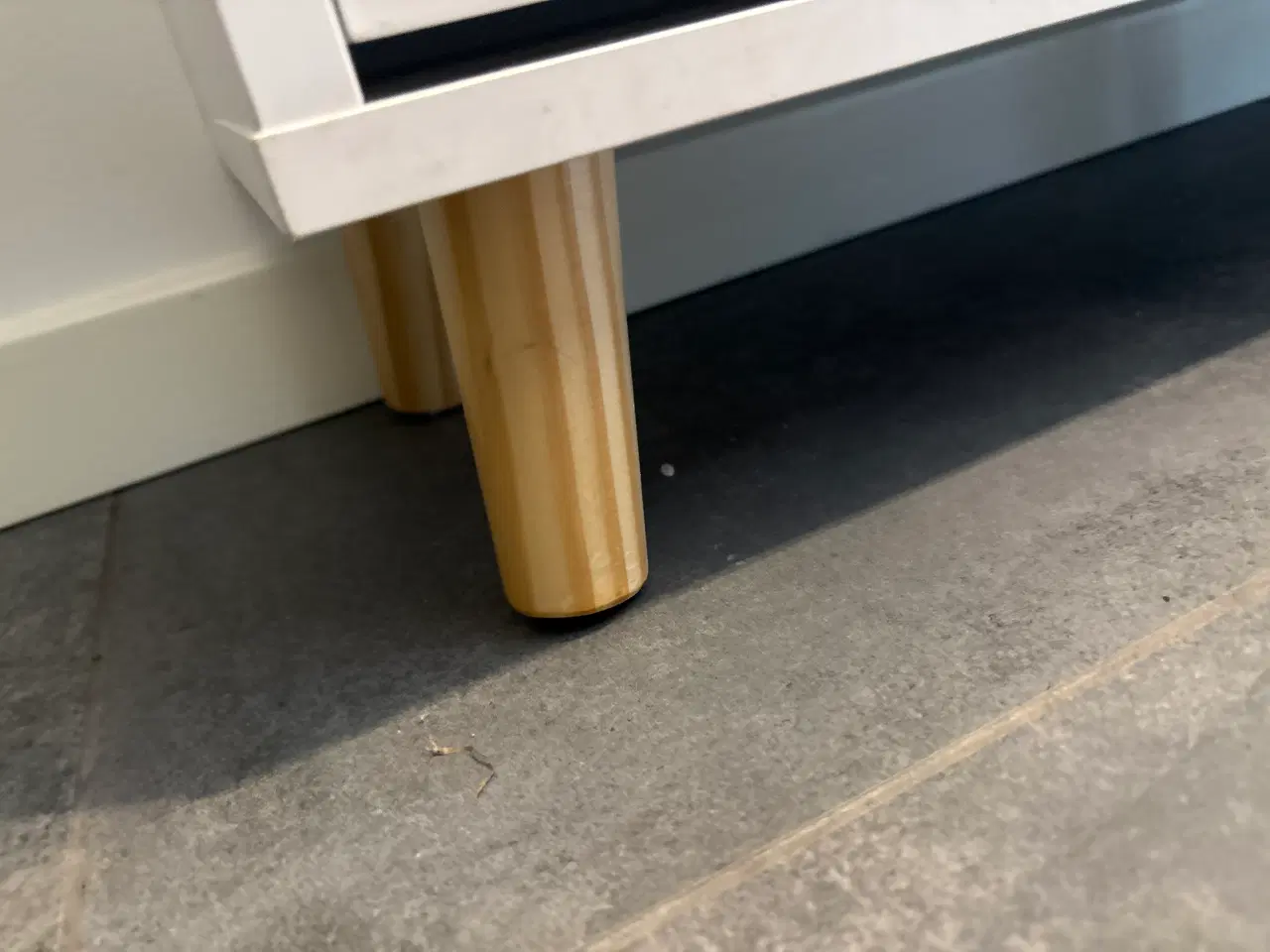 Billede 6 - Skoskab med hynde sælges