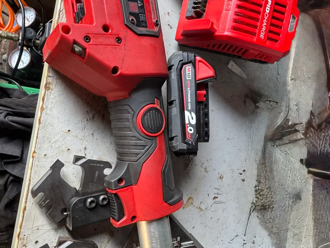 Billede 4 - Boldtsaks/Kabelsaks på batteri