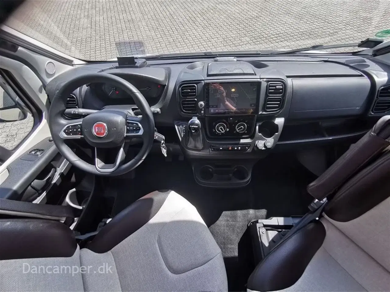 Billede 14 - 2022 - Weinsberg CaraCompact 600 MF "Pepper Edition"   Under klargøring! Flot Pepper Edition, 9-trin aut., Solcelle 180W, Lithiumbatteri 100Ah, El-trin, Navigation, Head-up display