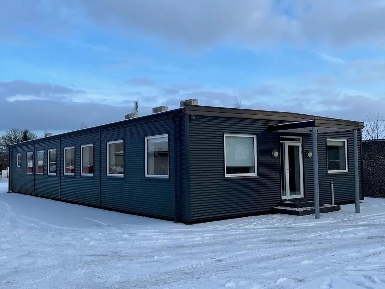 Billede 2 - Lager-/kontorlejemål på indhegnet grund