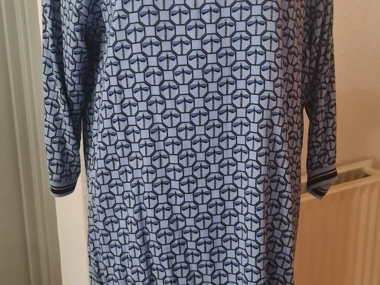 Billede 4 - Bluse kjole str 42 XL Amisu