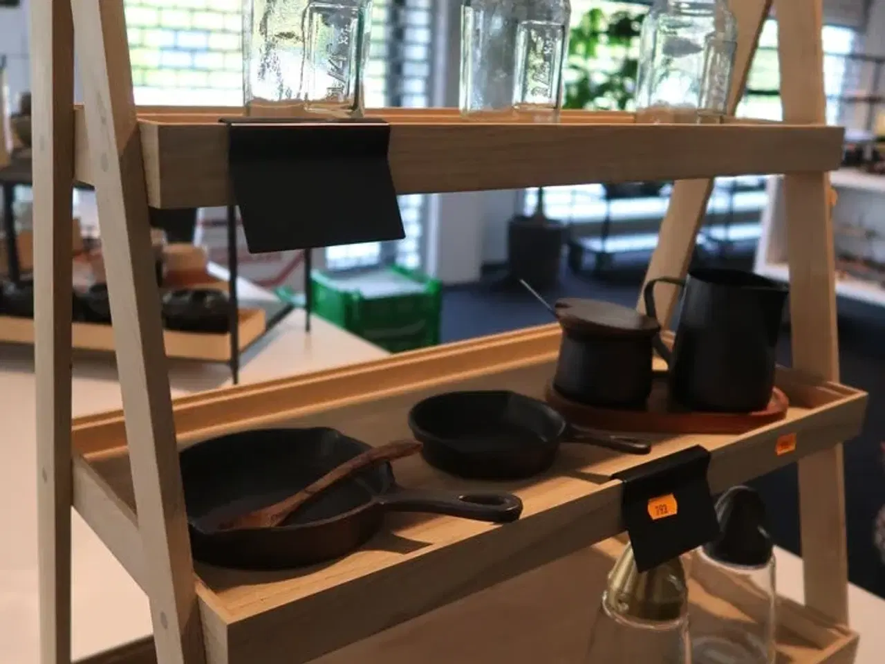 Billede 1 - Opsats med glas, minipander, mælkekande m.m.