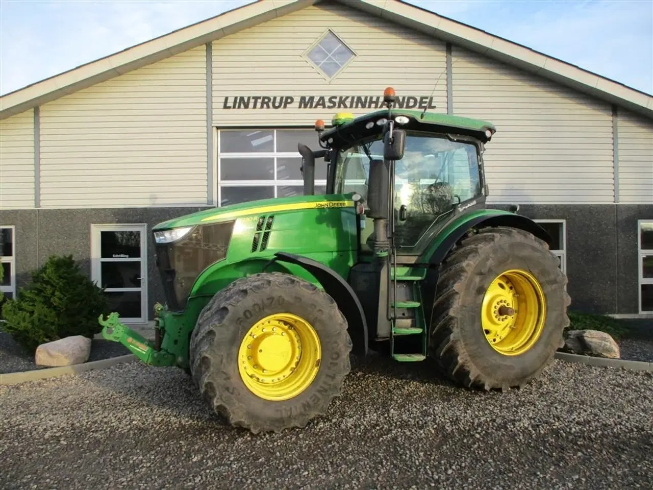 Billede 1 - John Deere 7230R Med frontlift og frontPTO