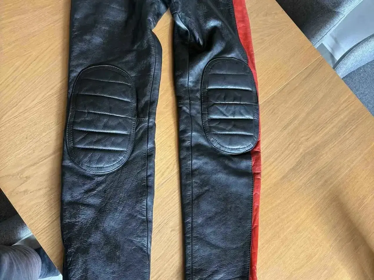 Billede 8 - 2 delt Sundance lædertøj Small