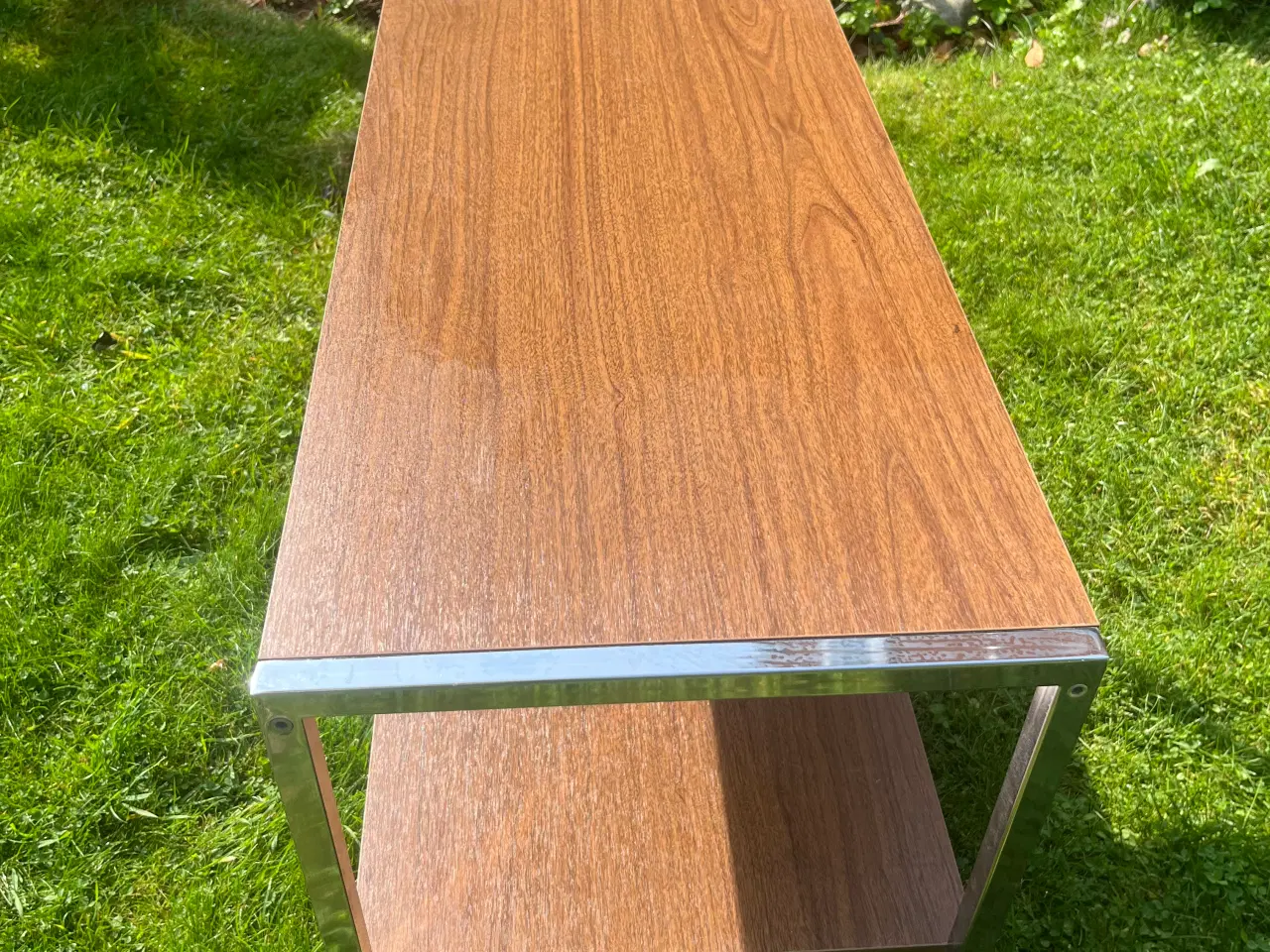 Billede 2 - Elegant rullebord / sidebord i træ og krom