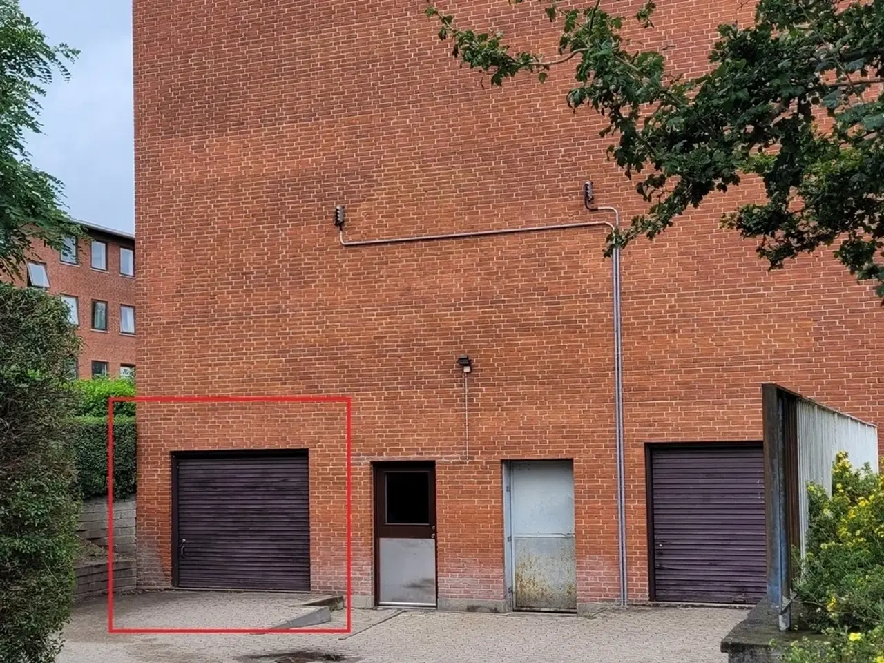 Billede 1 - Rummelig garage i Rødovre til leje