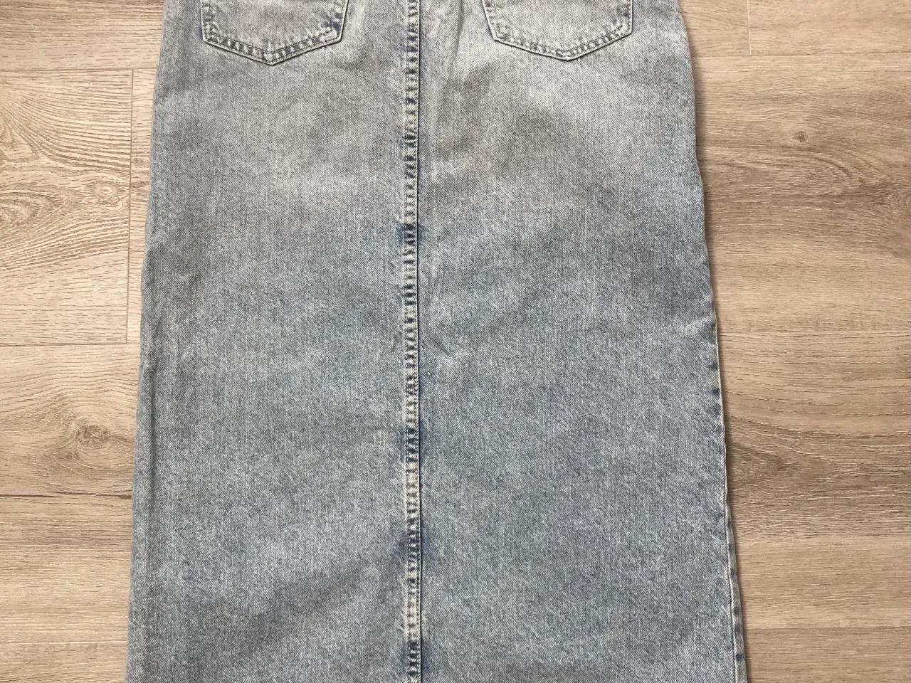 Billede 2 - Nederdel i denim str. S