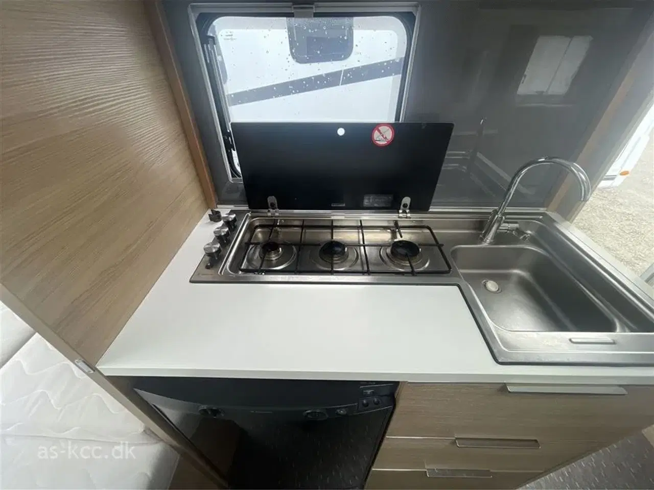 Billede 9 - 2015 - Adria Adora 492 LU   Adria Adora 492 LU årgang 2015 Incl mover, posemarkise 5 sovepladser, 4 siddepladser