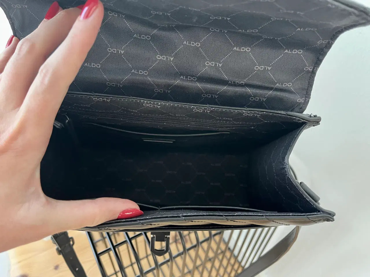 Billede 5 - Aldo Skuldertaske, aldrig brugt.