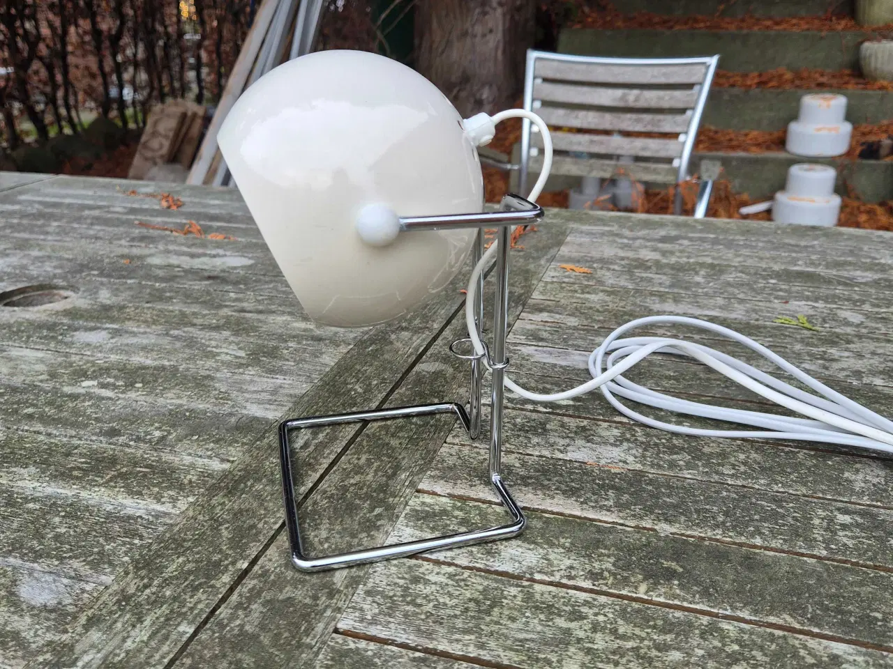 Billede 1 - Herlig bordlampe med hvid kugleskærm