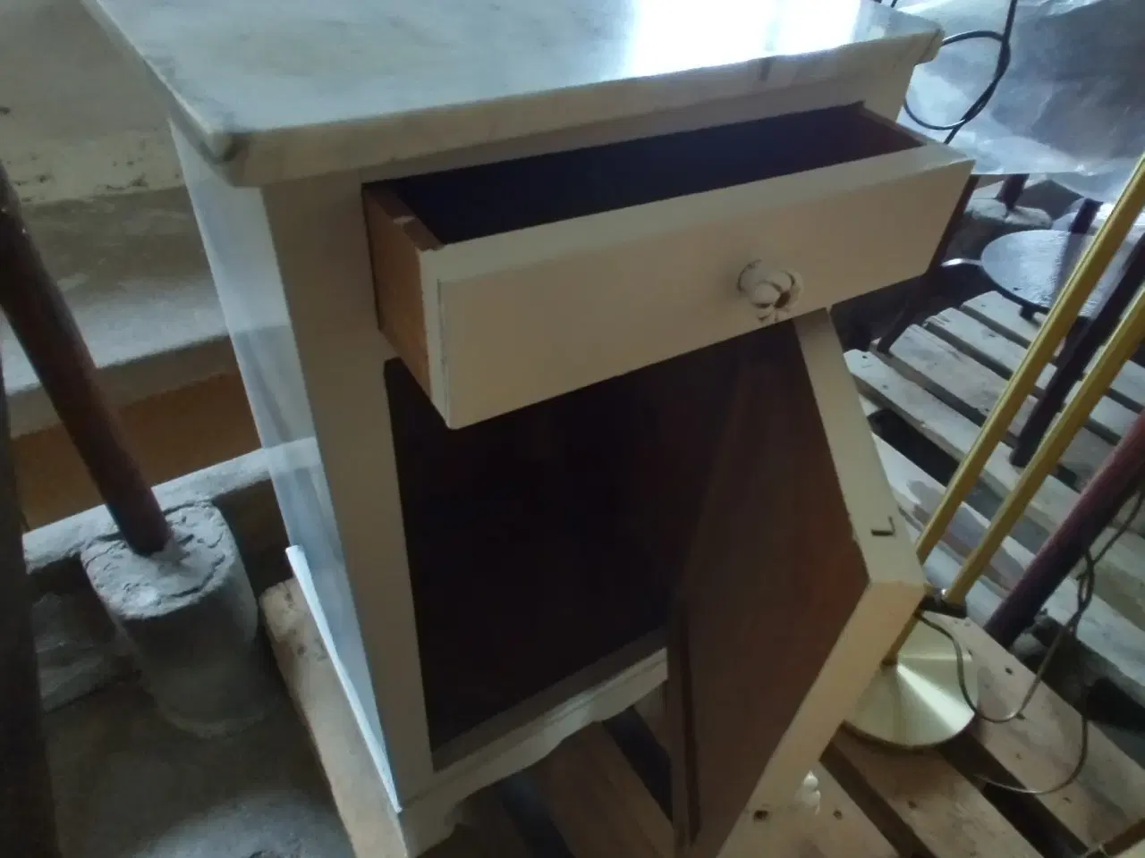 Billede 3 - Sengebord med marmorplade