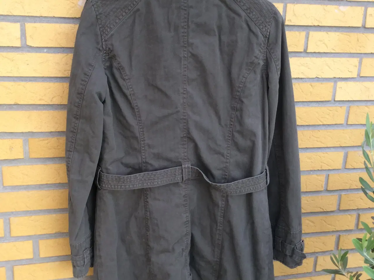Billede 8 - Lækker Armyfrakke, str. 40
