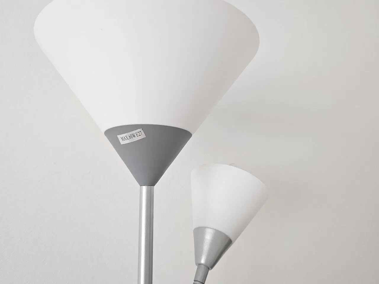 Billede 2 - Praktisk gulvlampe med læselampe