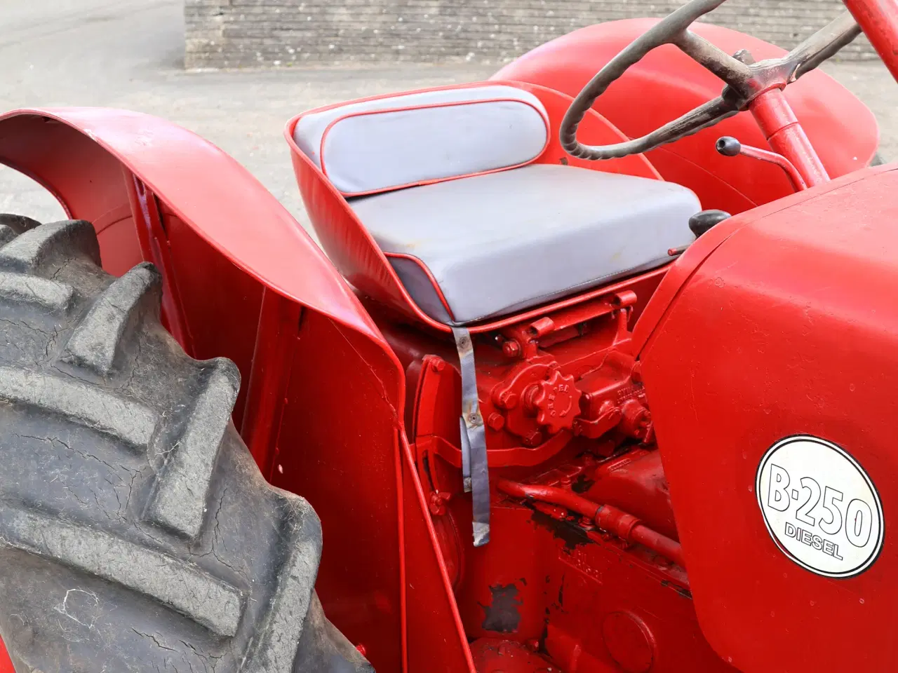 Billede 10 -  IH Mccormick B250 4 cylinder diesel