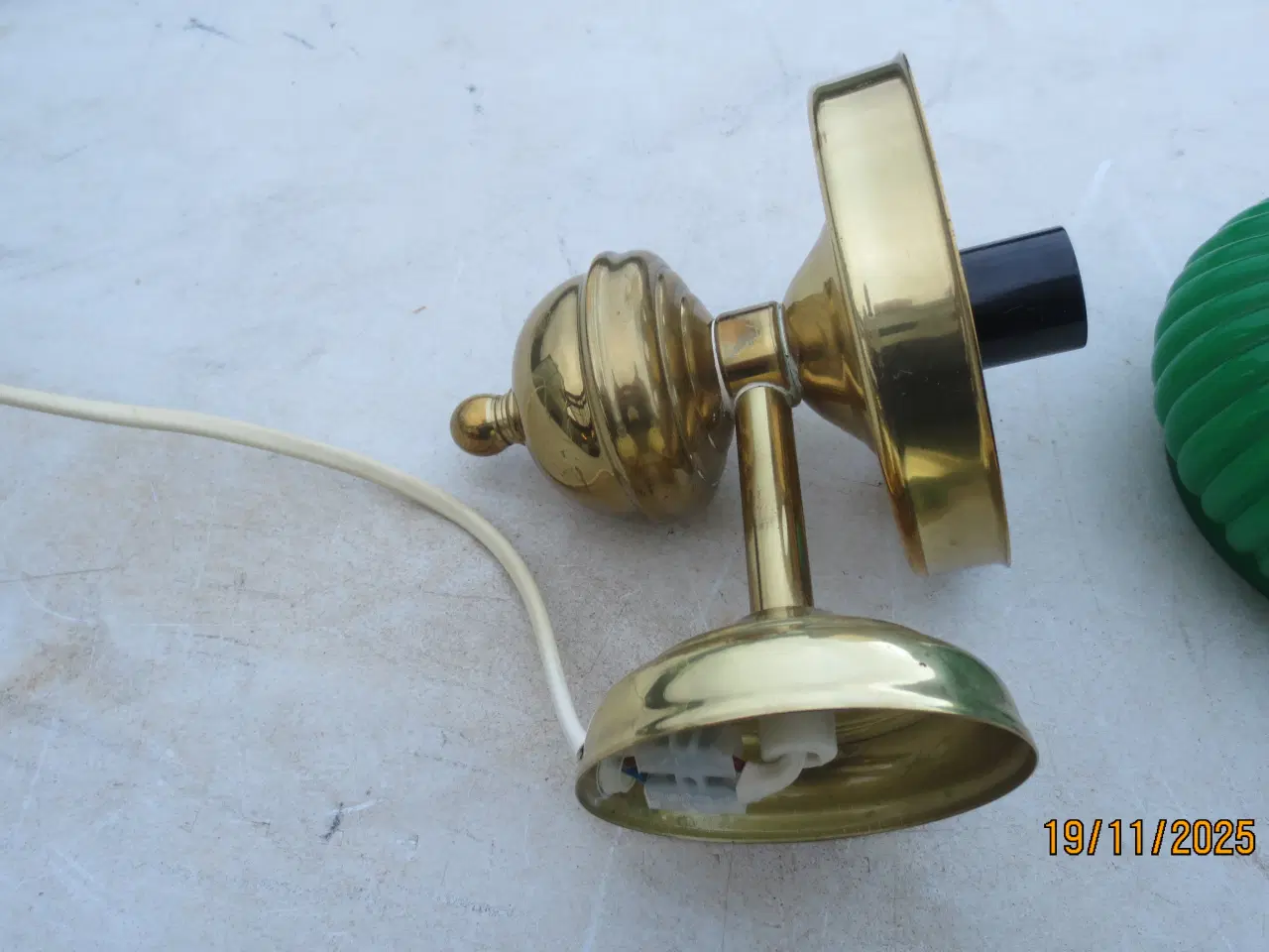 Billede 2 - 1 stk Messing Væglampe med Grøn glasskærm 