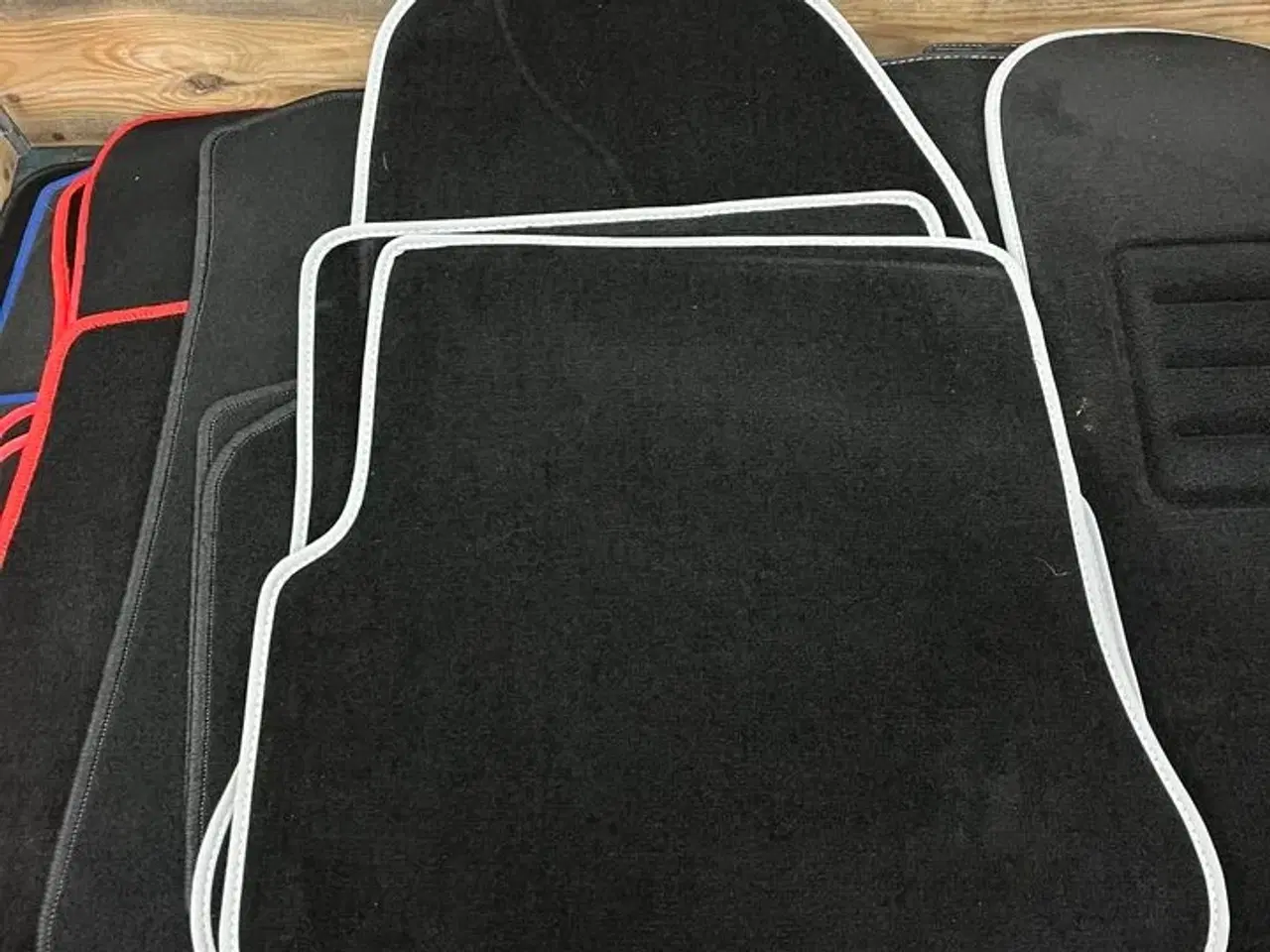 Billede 4 - 42 stk. bilmåtter, ass. Farver og størrelser