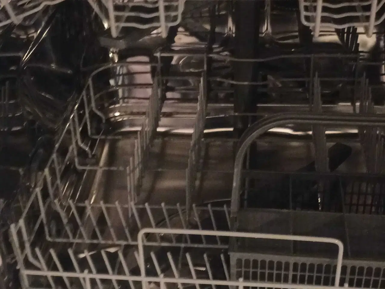 Billede 2 - Opvaskemaskine med kun få programmer bl.a. kort p