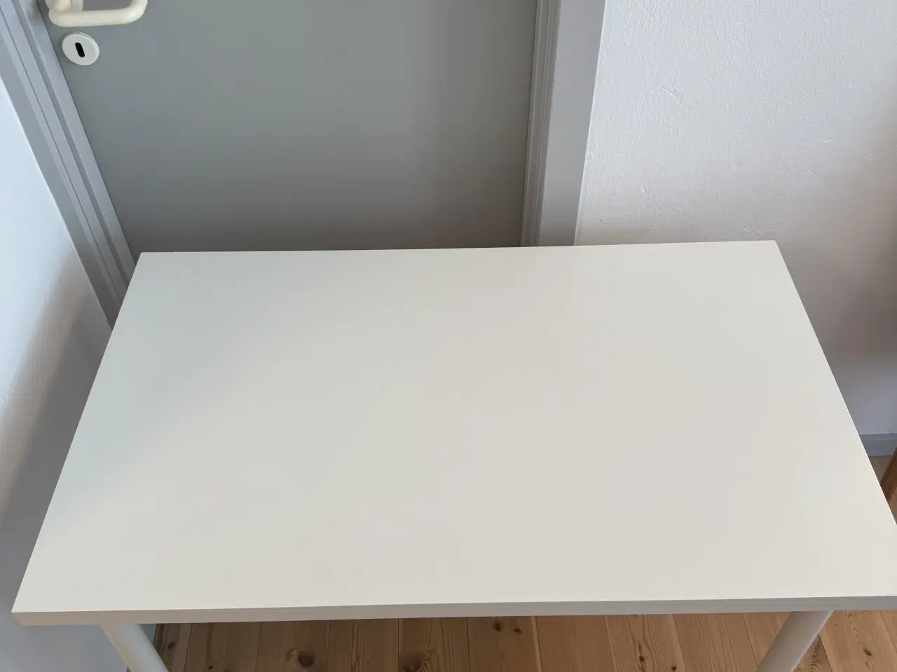 Billede 2 - IKEA Skrivebord sælges