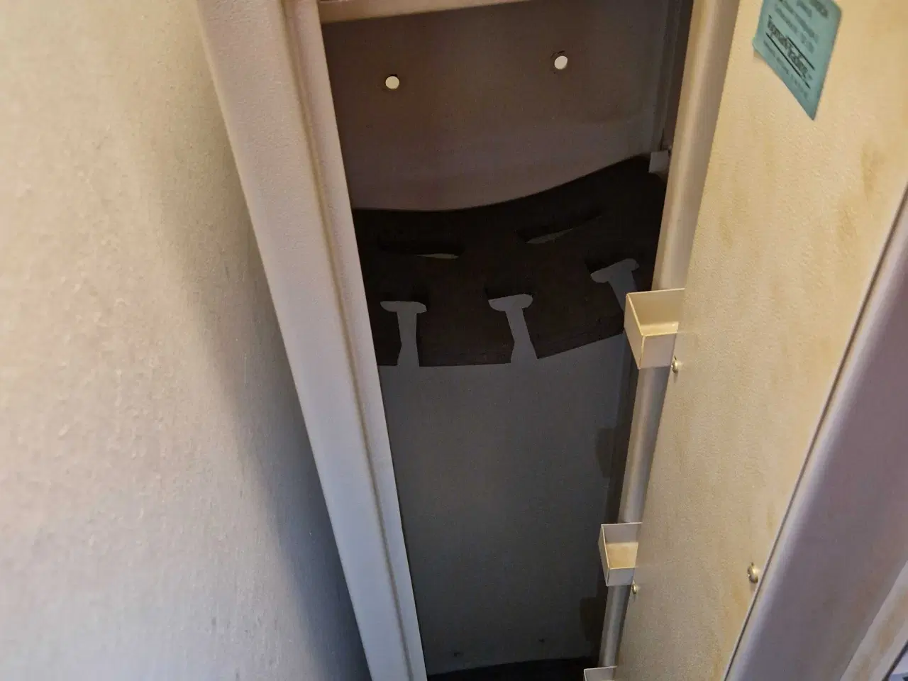 Billede 2 - Våbenskab, værdiskab