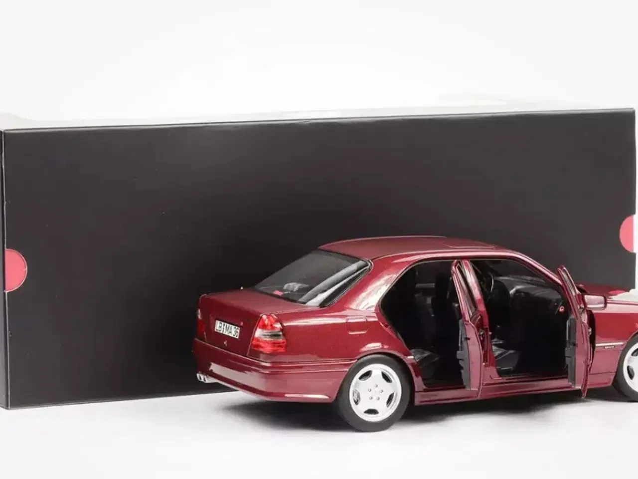 Billede 19 - 1:18 Mercedes C36 W202