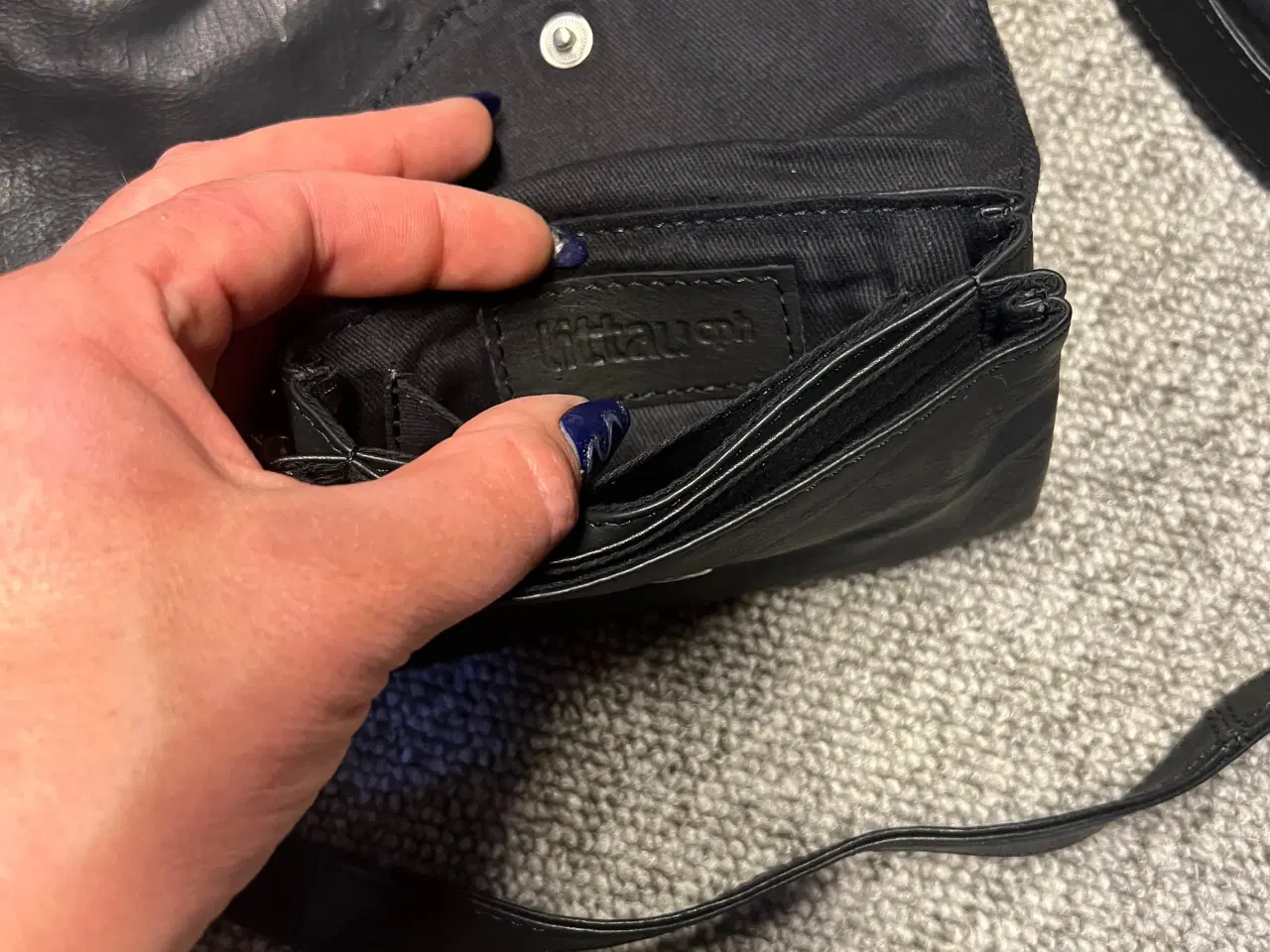 Billede 4 - Lækker ny taske og pung fra amust