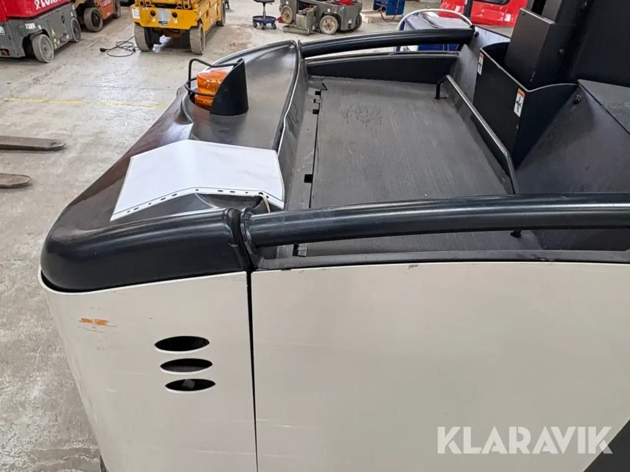 Billede 12 - Smalgangstruck Crown TSP6000-1.0 med lader