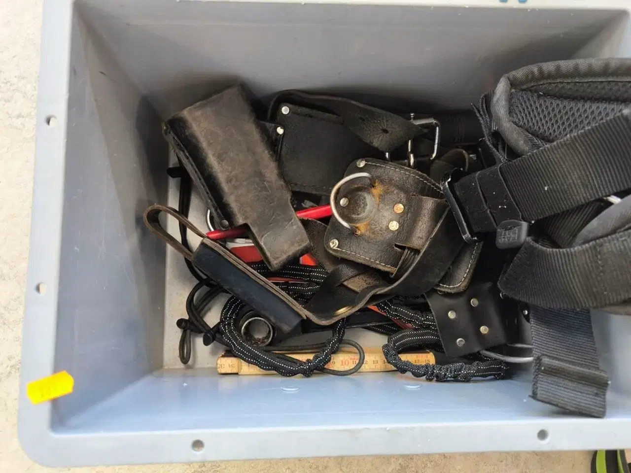 Billede 2 - Kasse m. sikringsgrej samt div.