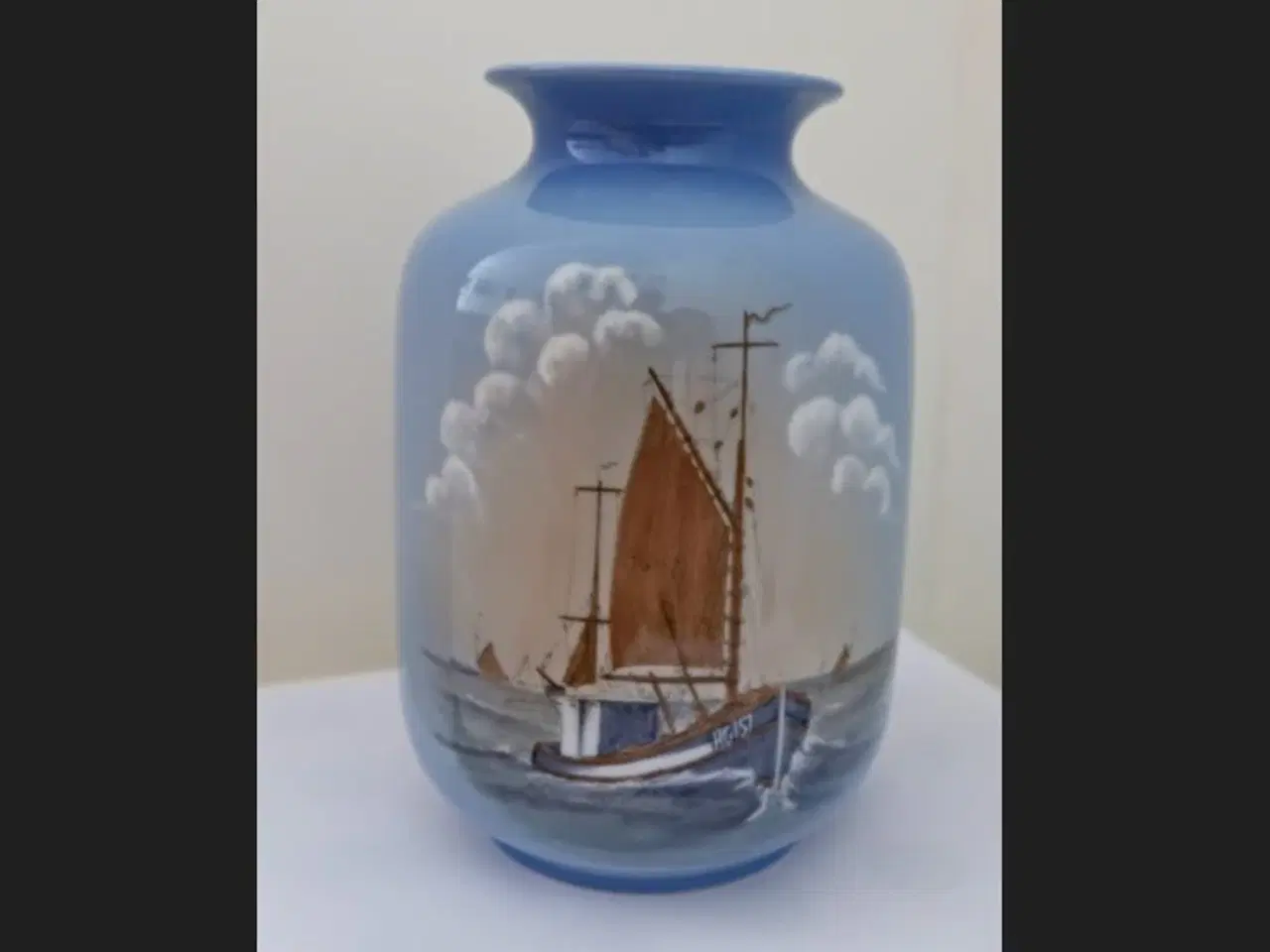 Billede 1 - Bing & Grøndahl vase med fiskekutter