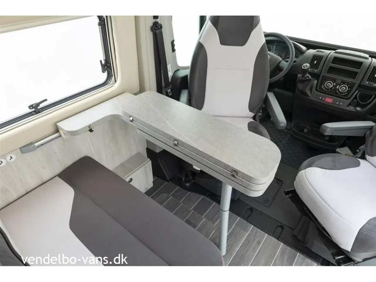 Billede 14 - 2024 - Rollerteam Livingstone DUO Sport CamperVan med enkeltsenge som kan omforandres til dobb.seng