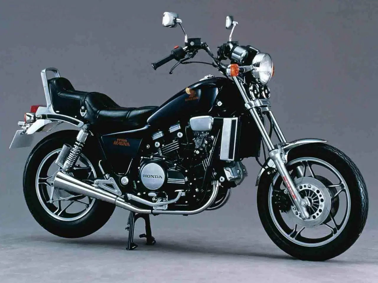 Billede 1 - Søger Honda Magna 