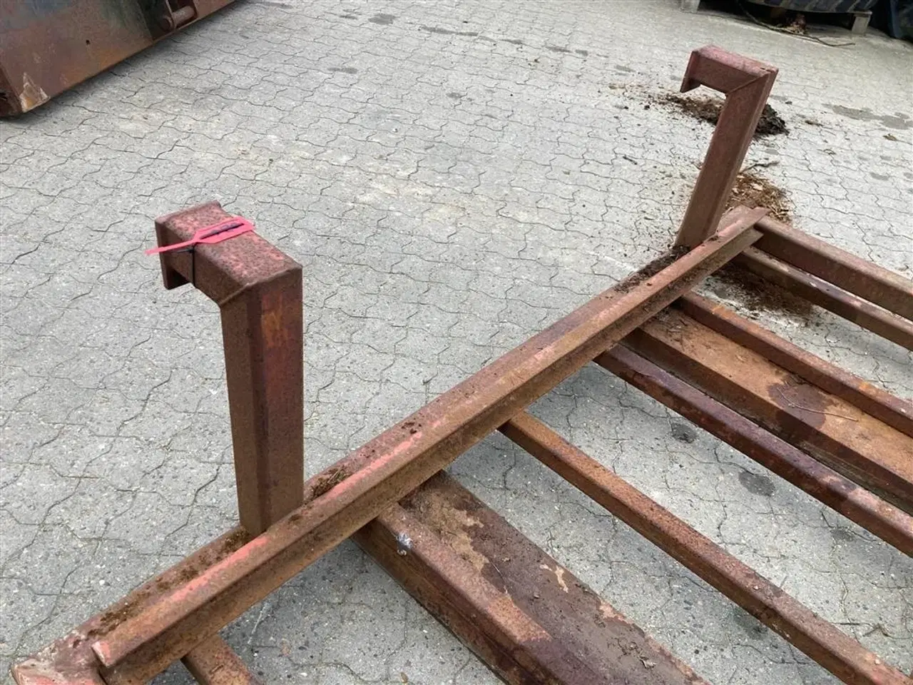 Billede 11 - - - - Skovlstativ bredde 220 og 100 cm dybde