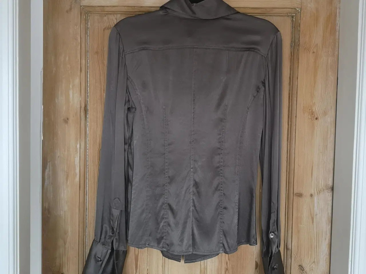 Billede 2 - Silkeskjorte str 38