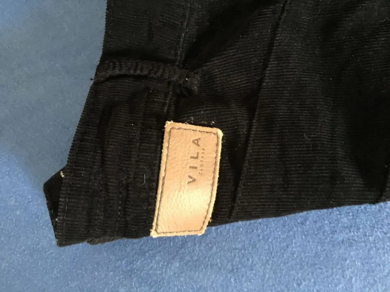 Billede 5 - Sort bukser til salg