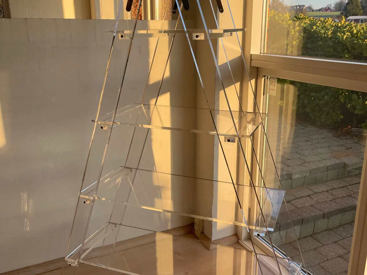 Billede 3 - Fedeste 80’er design reol i akryl 