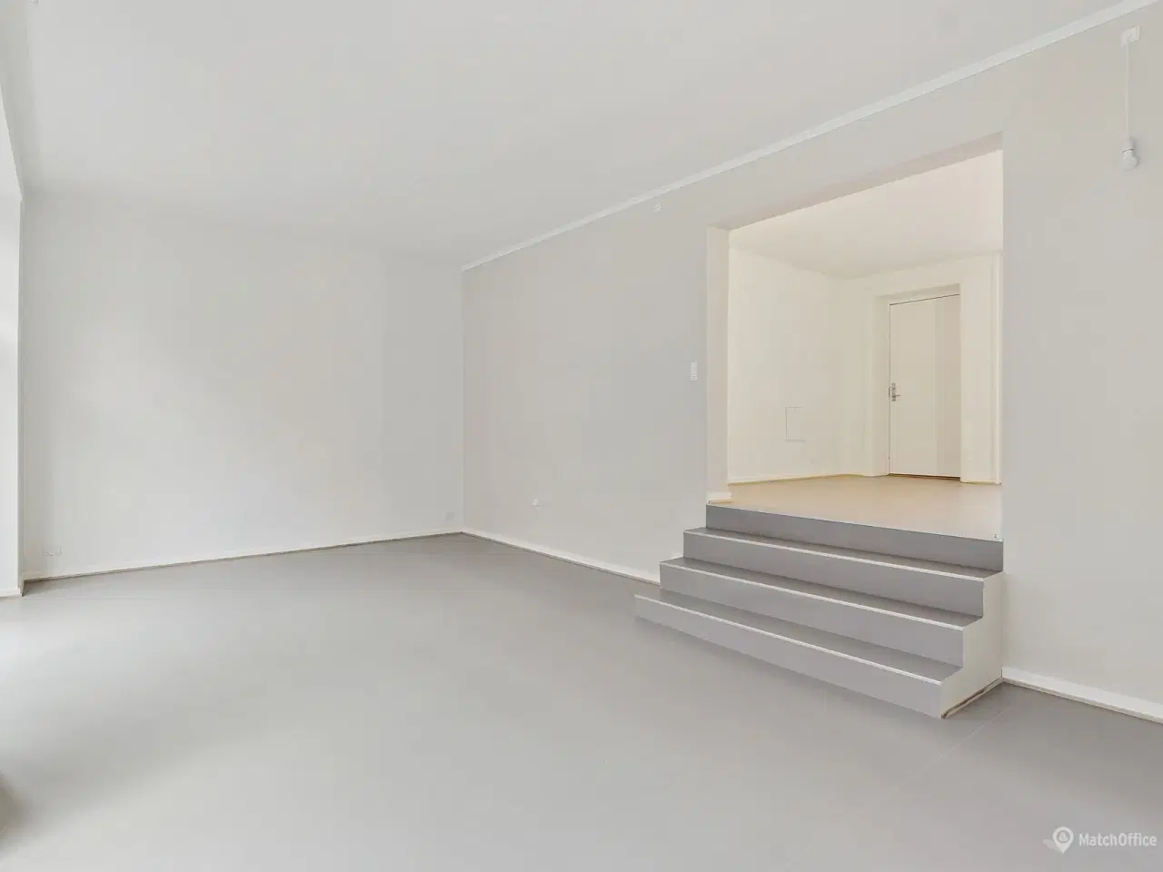 Billede 5 - Flot butik/klinik/Coffee shop med store facadevinduer –